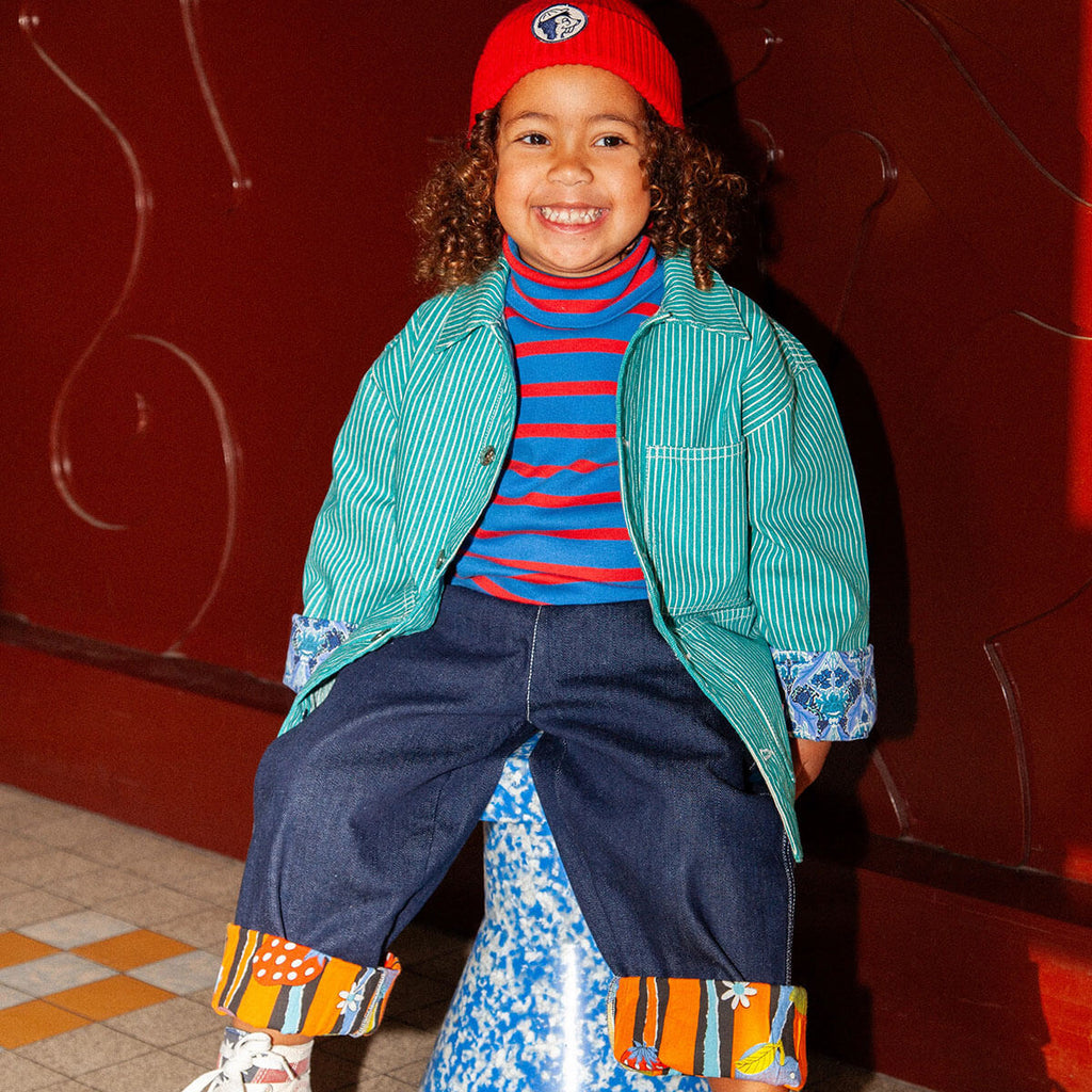 Pantalon décontracté en coton aspect denim imprimé fruits avec ourlet ajustable et coupe évolutive pour enfants de 2 à 9 ans