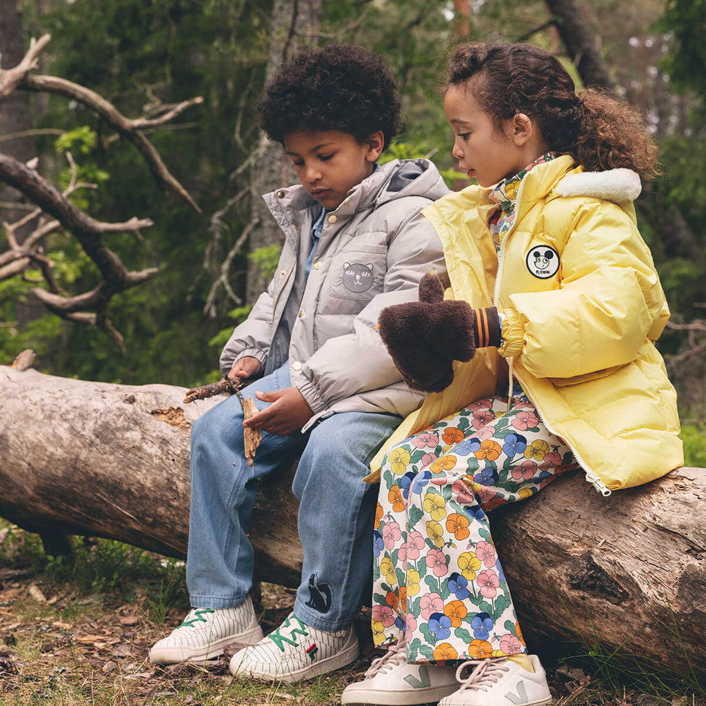 Mouffles douces marron unies en fausse fourrure avec doublure chaude pour enfants