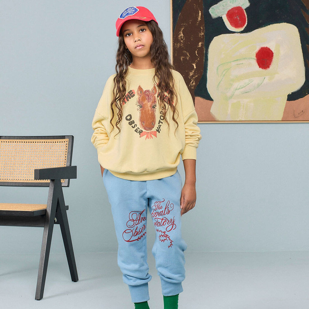 Sweat-shirt décontracté en coton biologique jaune pâle uni pour enfant avec poignets côtelés et coupe décontractée pour tout-petits