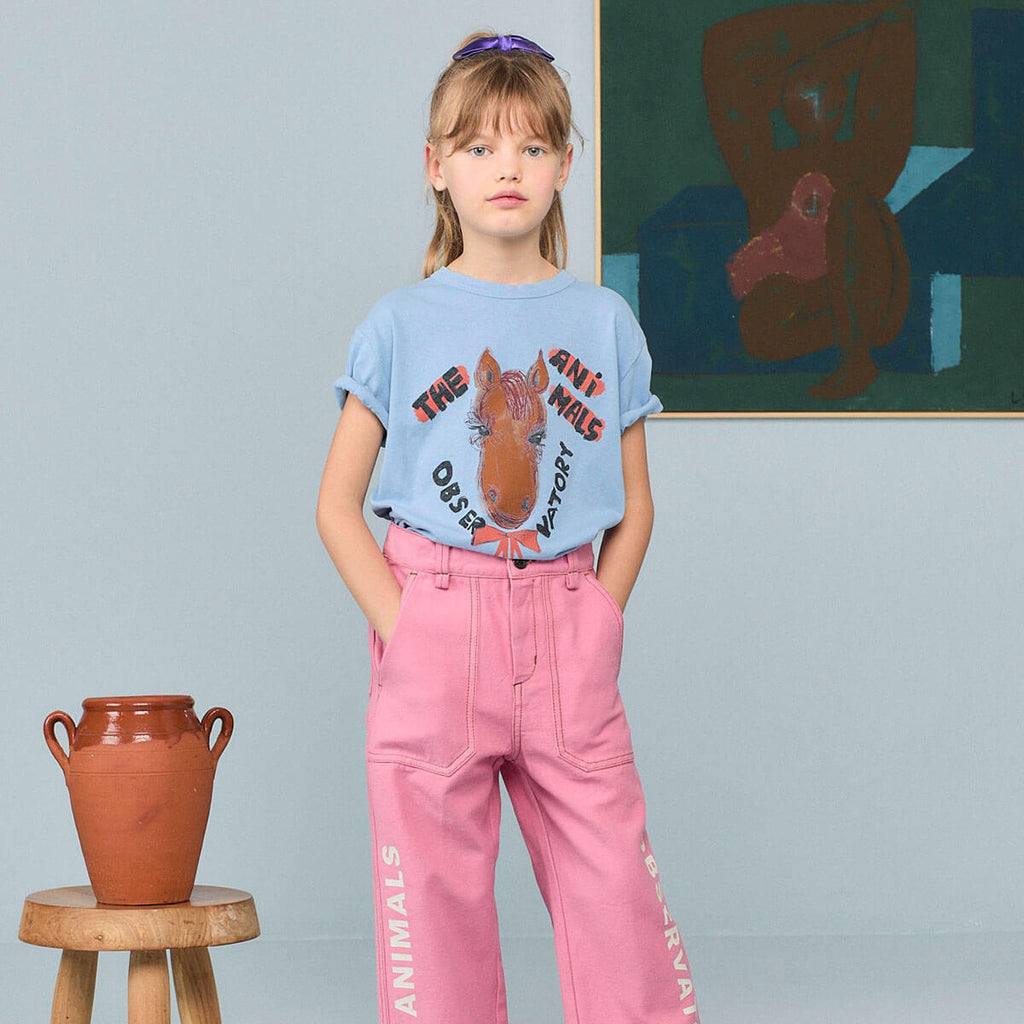 T-shirt décontracté en coton biologique bleu poussière avec motif, col rond et manches courtes pour enfants en bas âge
