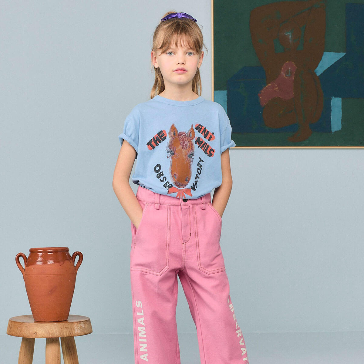 T-shirt décontracté en coton biologique bleu poussière avec motif, col rond et manches courtes pour enfants en bas âge