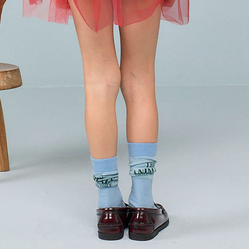 Chaussettes décontractées en coton uni bleu poussiéreux pour enfants avec revers côtelés pour tout-petits
