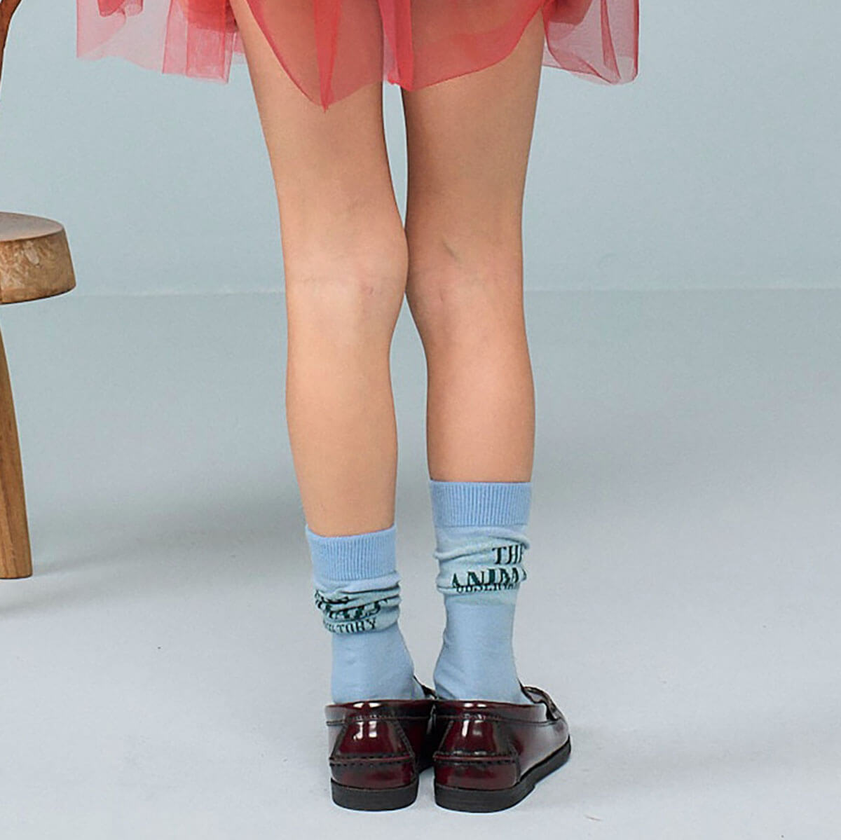 Chaussettes décontractées en coton uni bleu poussiéreux pour enfants avec revers côtelés pour tout-petits