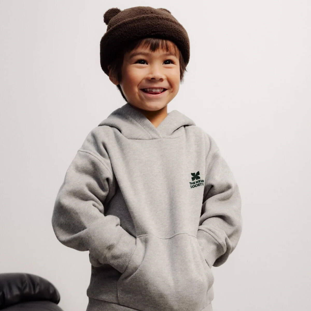 Sweat à capuche décontracté en coton mélangé gris moyen chiné avec logo imprimé et poche kangourou pour enfants de 2 à 14 ans