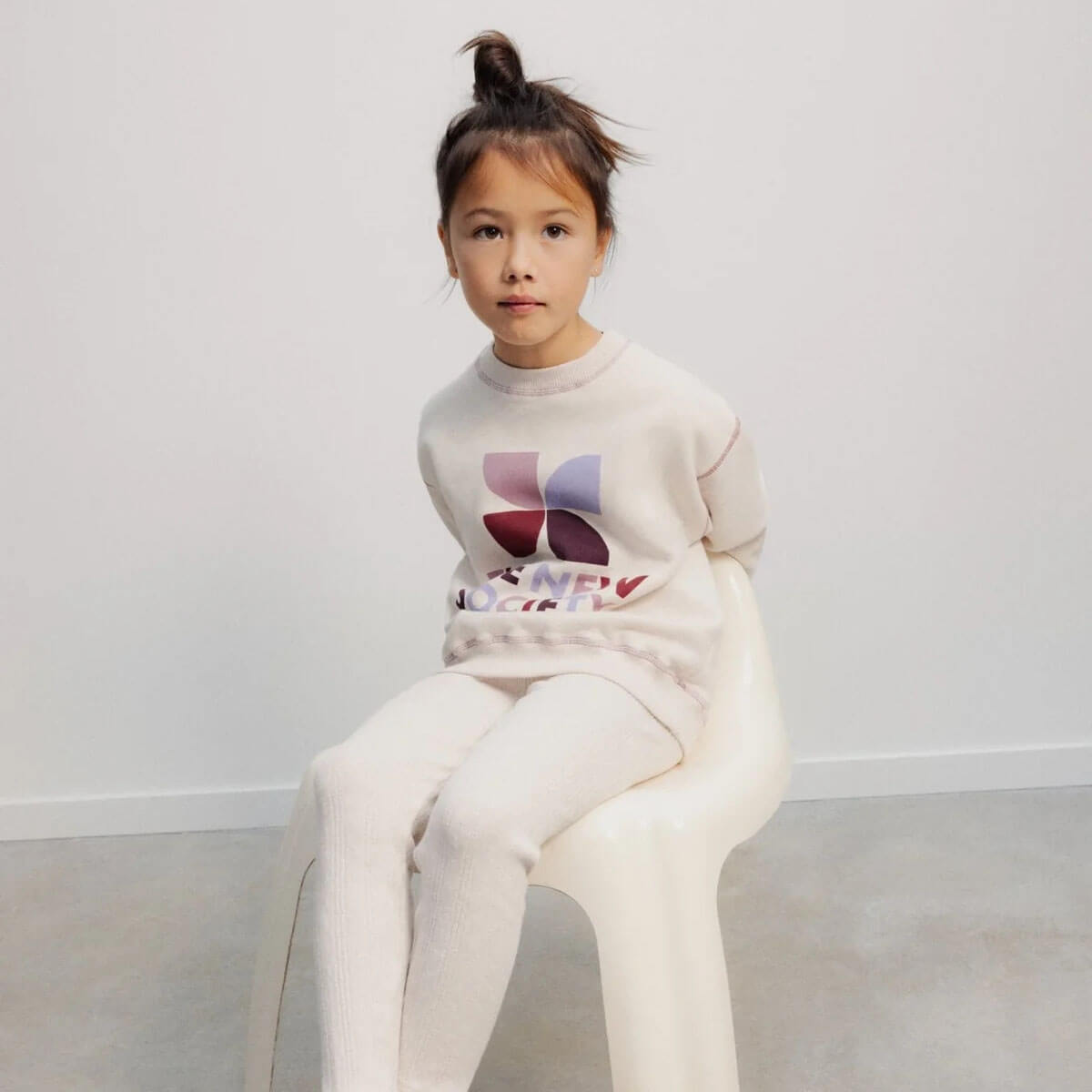 Sweat-shirt ras du cou en coton imprimé mélangé blanc décontracté avec une coupe décontractée pour enfants