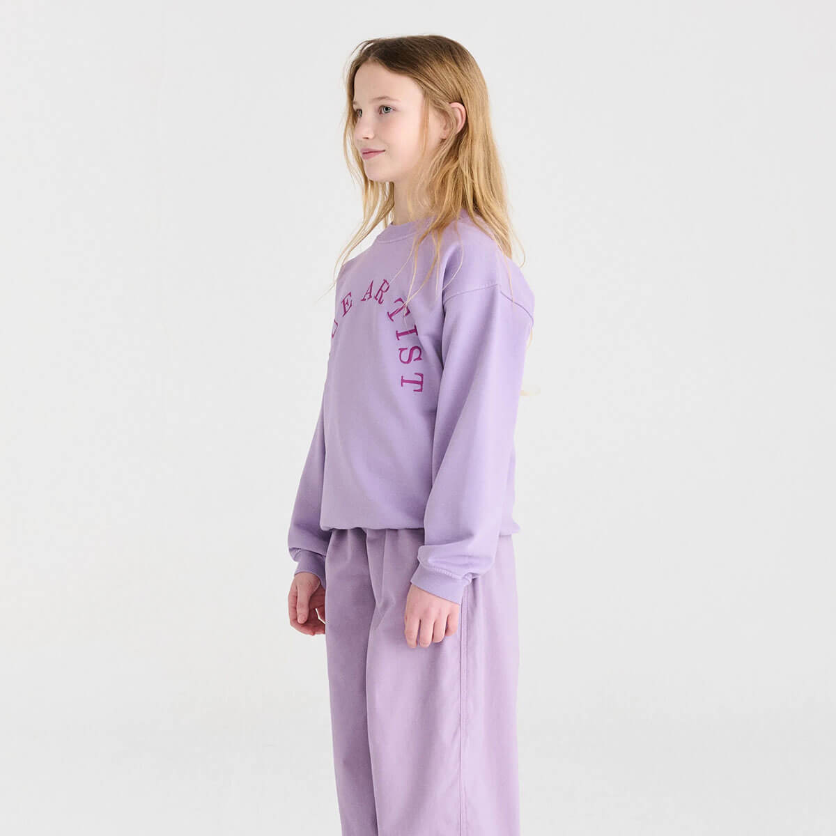 Sweat-shirt ample en coton biologique lilas lavande avec broderie contrastante et col et poignets côtelés pour enfants de 1 à 13 ans