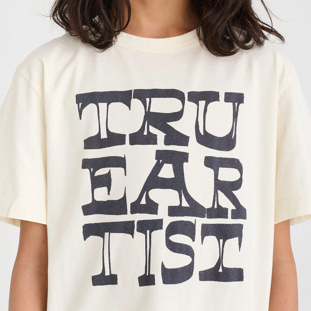 T-shirt en coton biologique blanc cassé à imprimé graphique décontracté avec coupe droite et épaules tombantes pour enfants de 1 à 13 ans