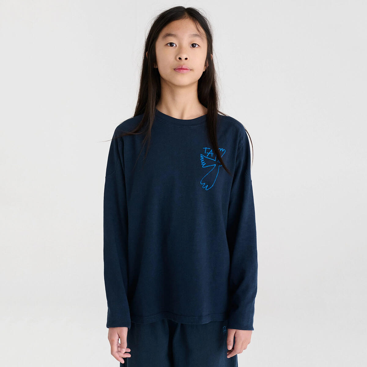 T-Shirt Relaxed En Coton Biologique Bleu Nuit Imprimé Graphique Avec Col Rond Et Épaules Tombantes Pour Enfants De 1 À 13 Ans