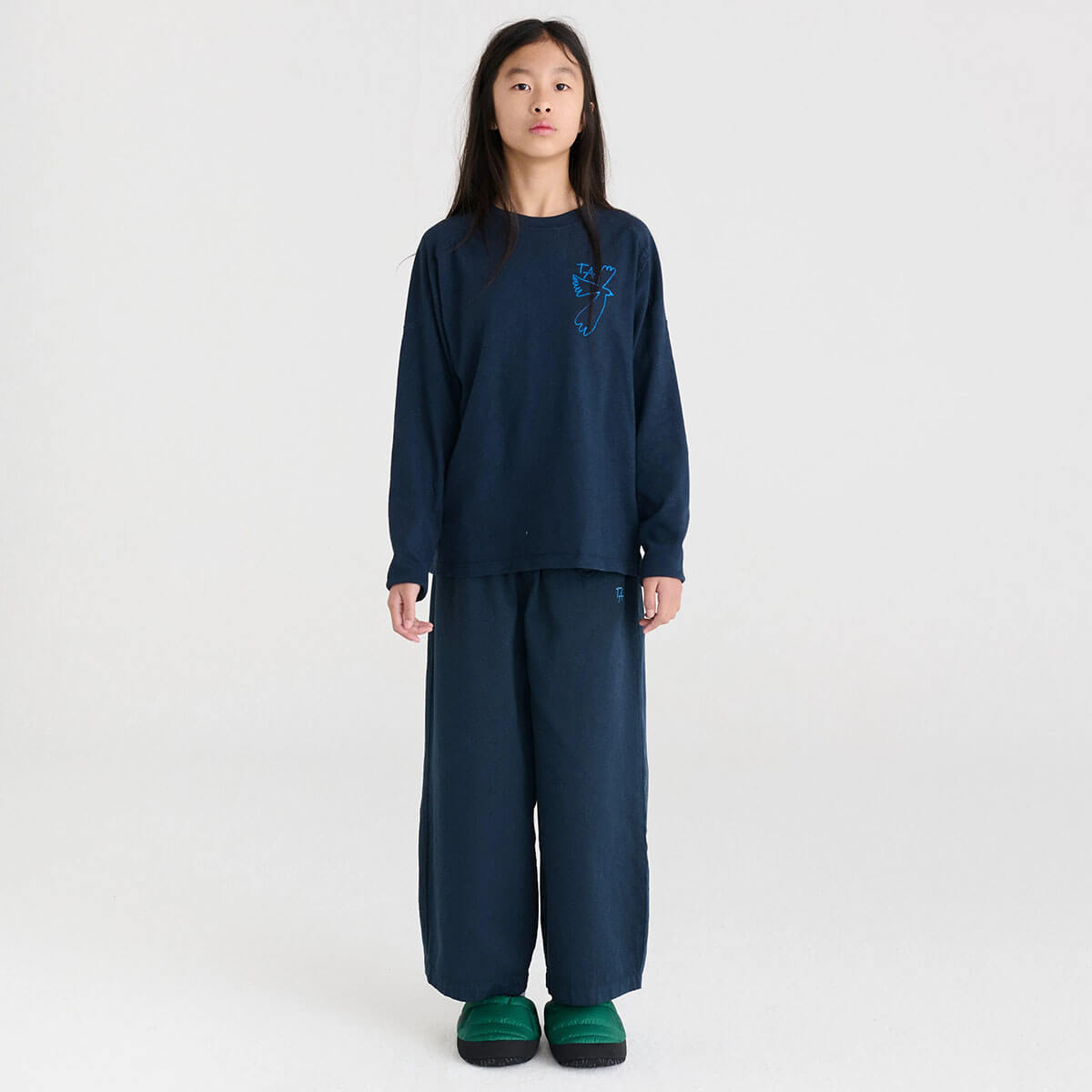 Pantalon décontracté bleu nuit en coton bio, coupe droite avec taille élastique pour enfants de 1 à 13 ans